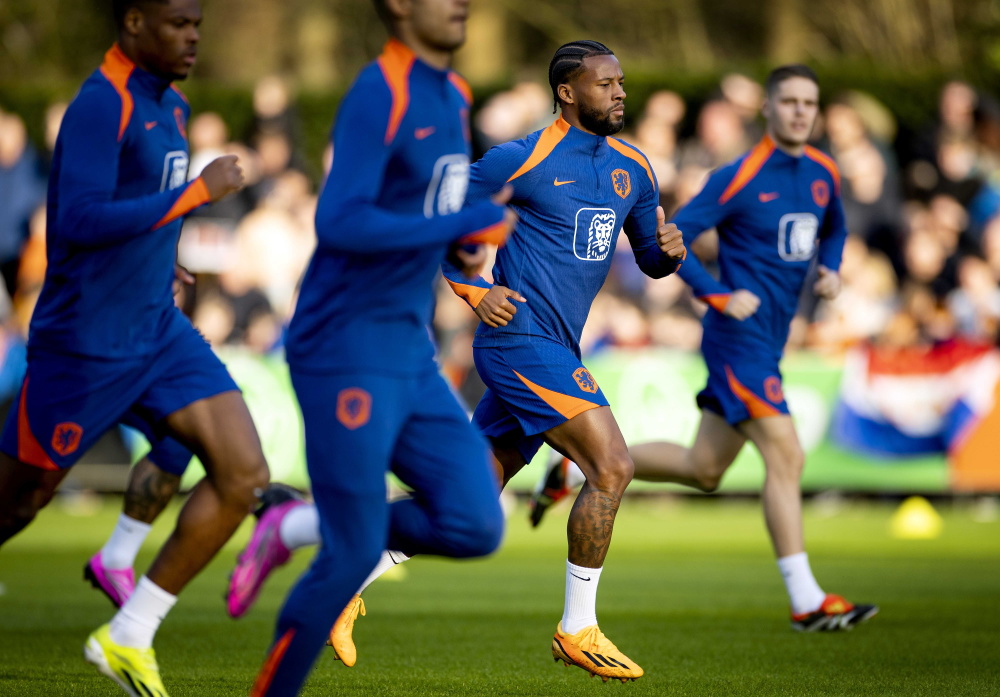 国际足球比赛荷兰队遭遇惨败