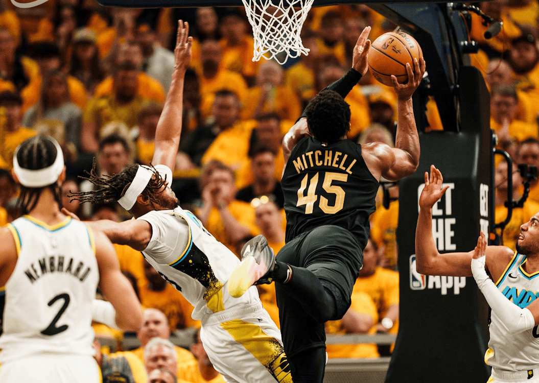 单节爆发轰下分,球队顺利进决赛的简单介绍 单节爆发轰下分,球队顺利进决赛的简单介绍