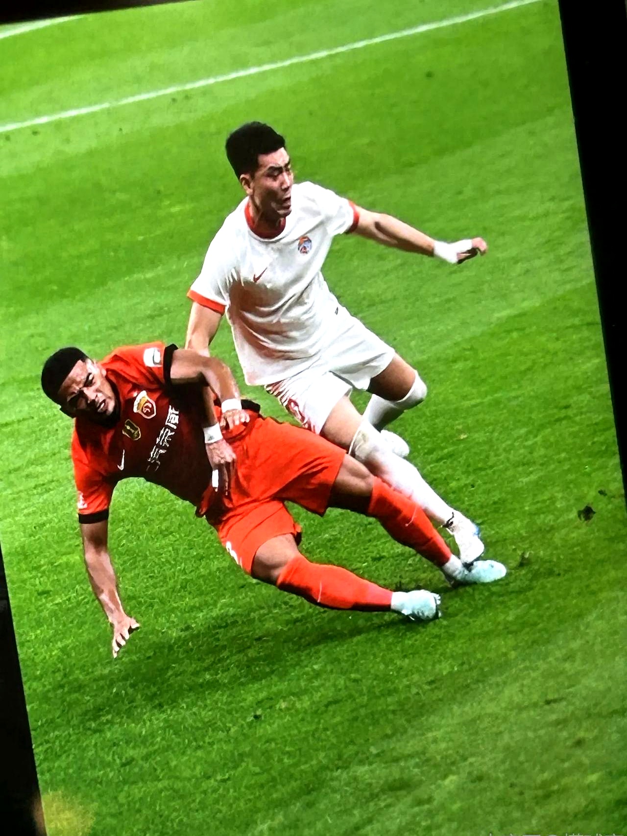 足球对决瞬间报道,神奇一幕频频发生 足球对决瞬间报道,神奇一幕频频发生