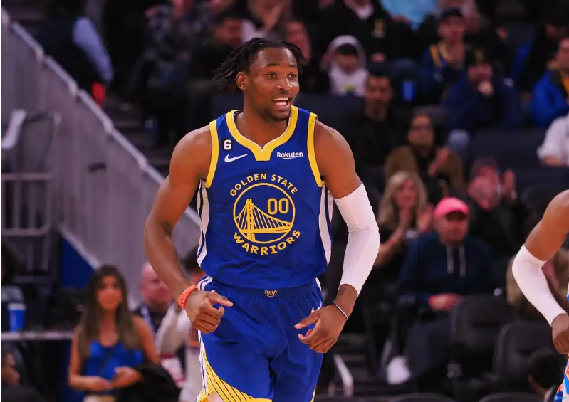 勇士在关键时刻击败火箭