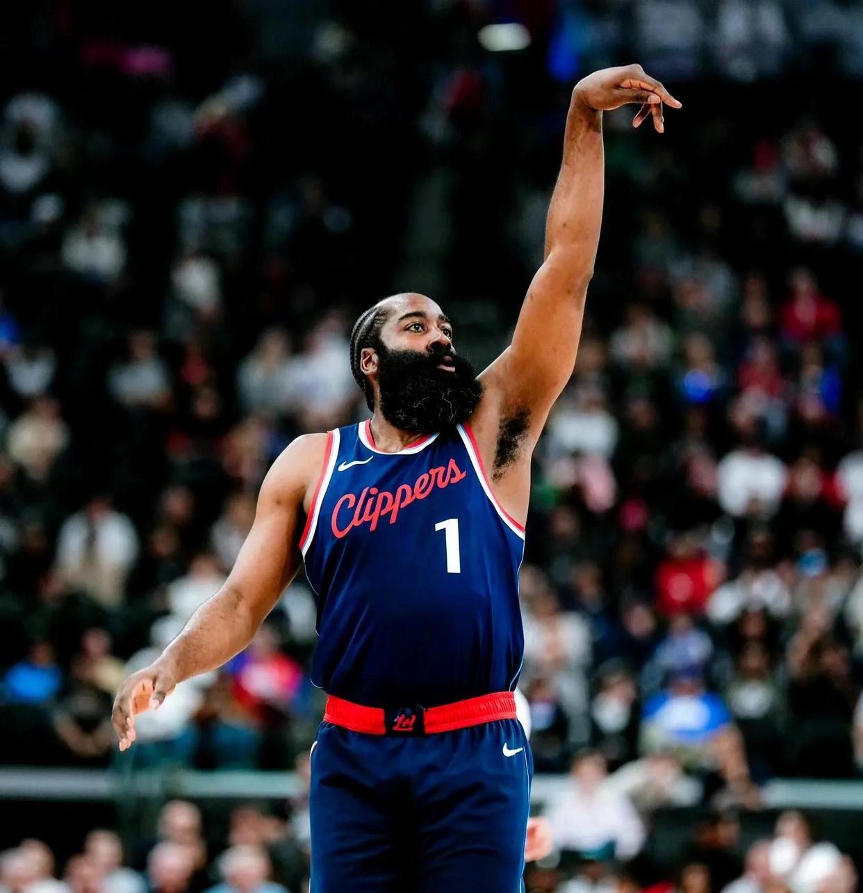 火箭主场大胜,哈登飙分无堵 火箭主场大胜,哈登飙分无堵