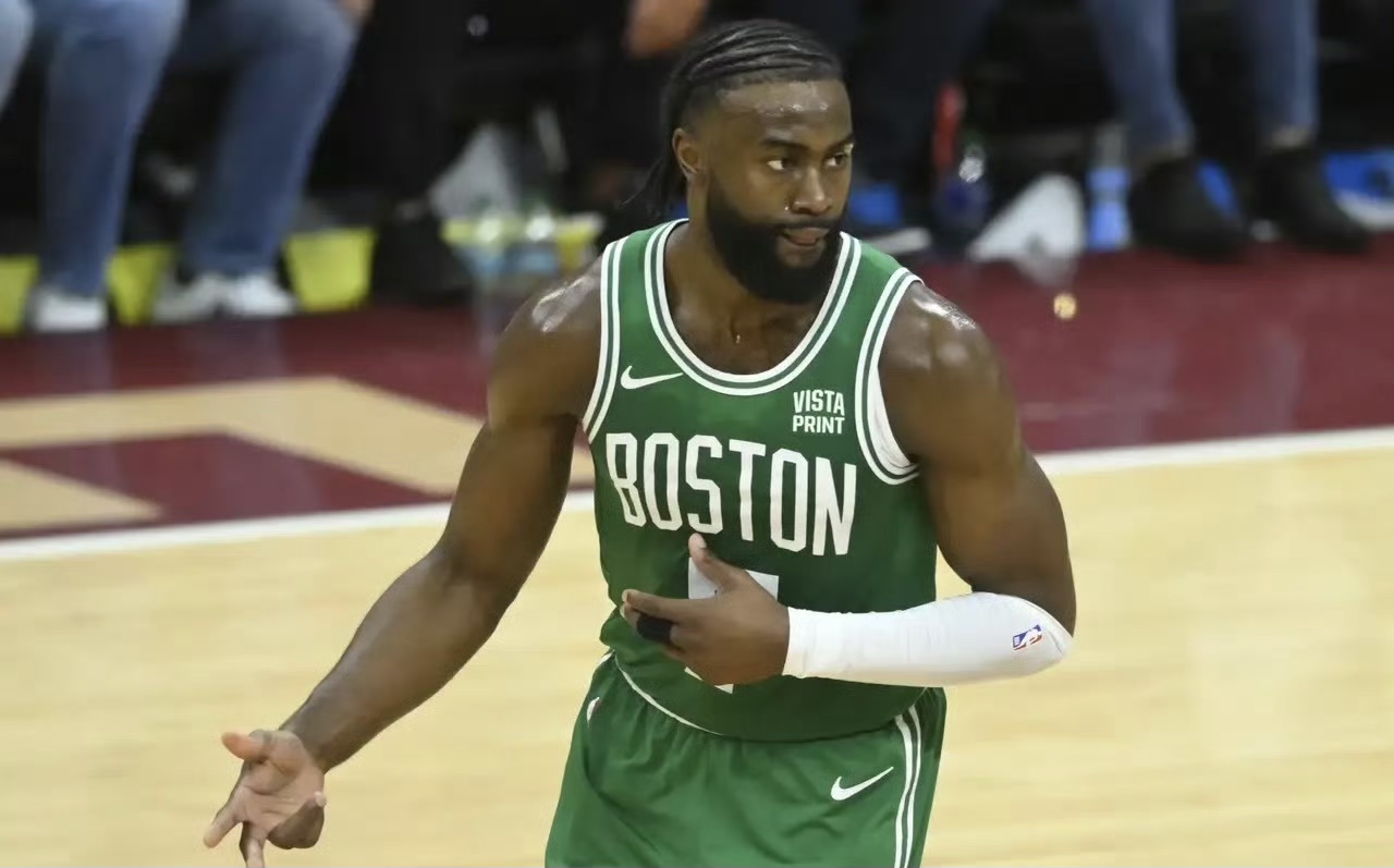 包含步行者主场胜凯尔特人，东部前四位置仍未稳固的词条