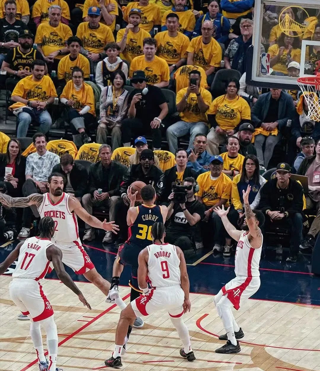 勇士主场击败火箭，继续领跑西部