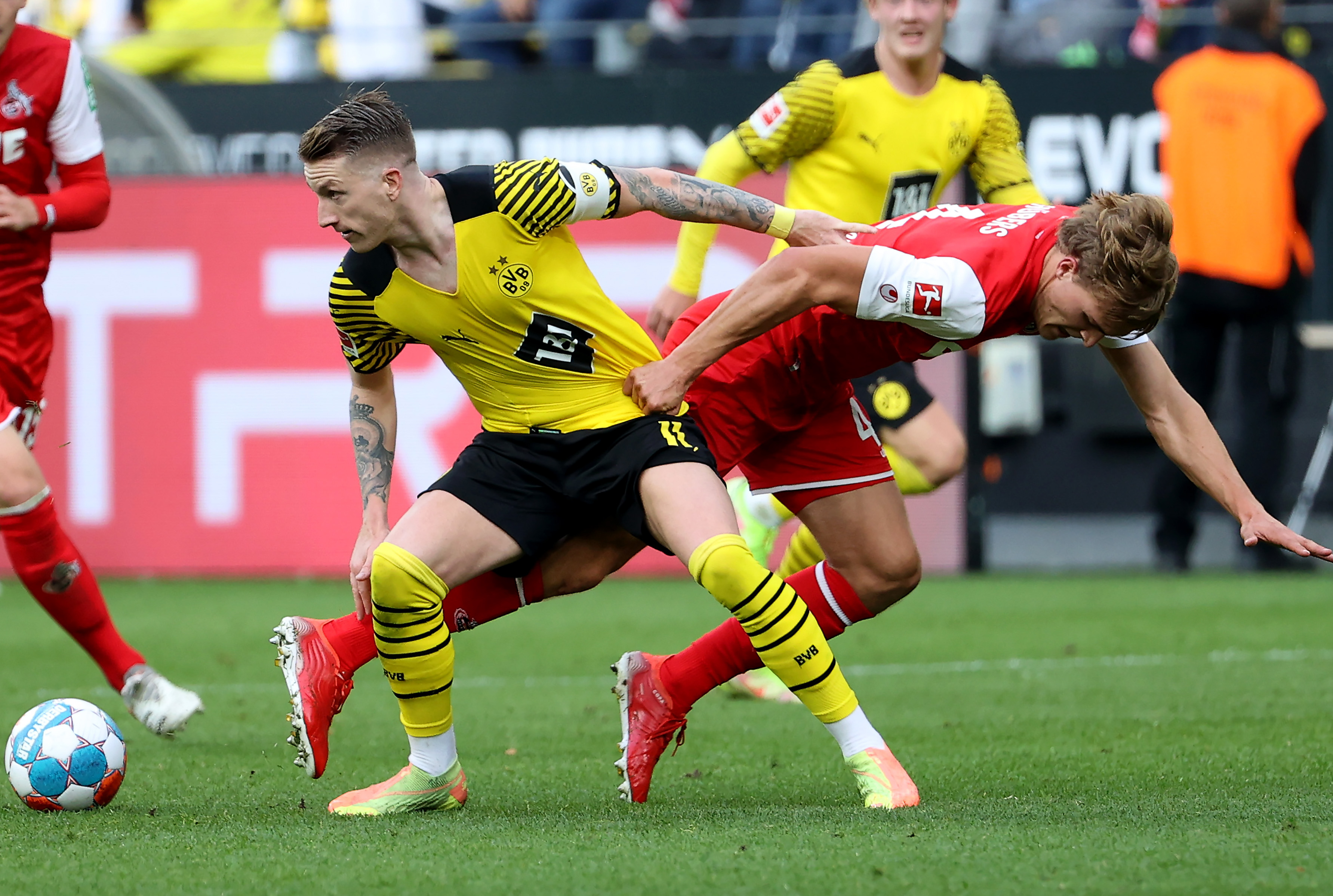 布伦斯何夫特主场大胜多特蒙德，一鸣惊人