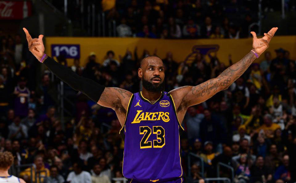 勇士击败湖人,豪取四连胜 勇士击败湖人,豪取四连胜