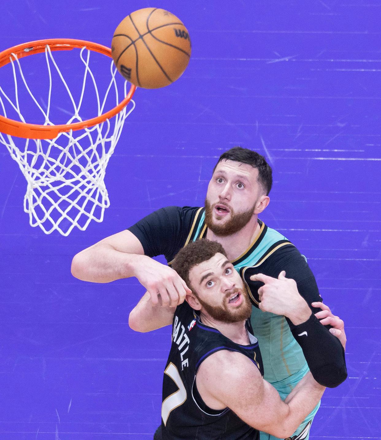 猛龙主场战胜黄蜂，追随东部第一