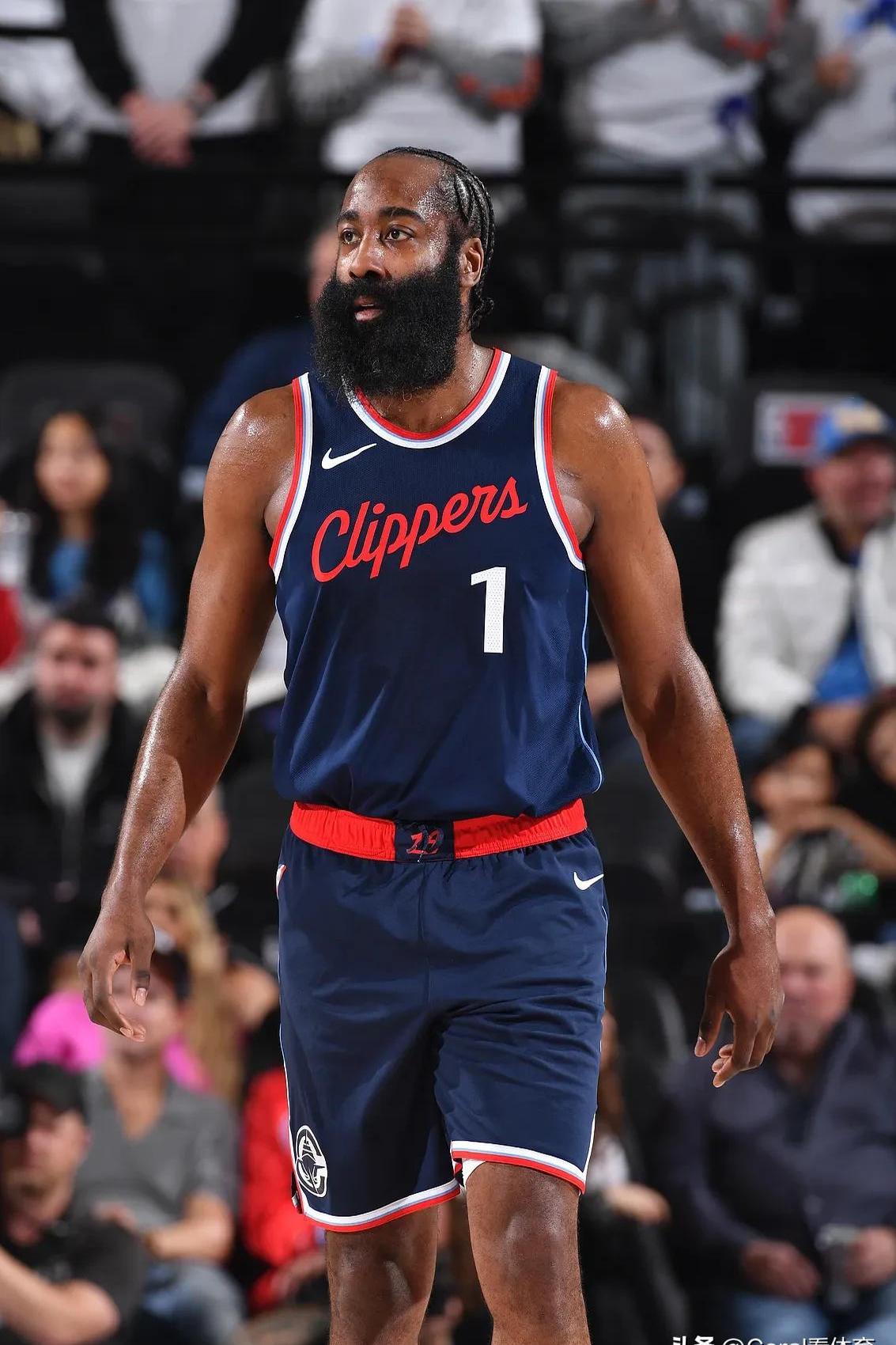 快船横扫老鹰继续不败